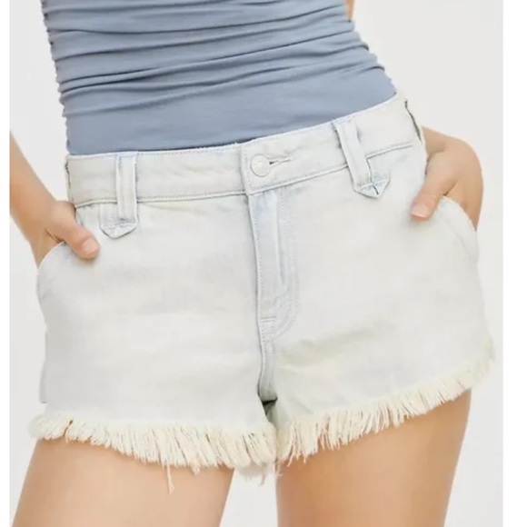 33. Anthropologie Pilcro Shortie Shorts in Light Washed Denim Size 32
